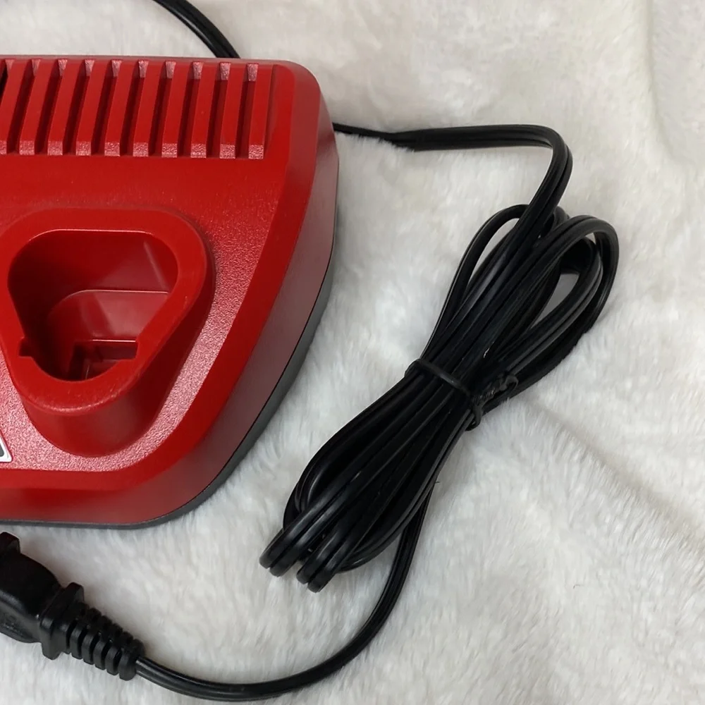 Milwaukee M12 12- Volt Lithium-Ion Battery Charger